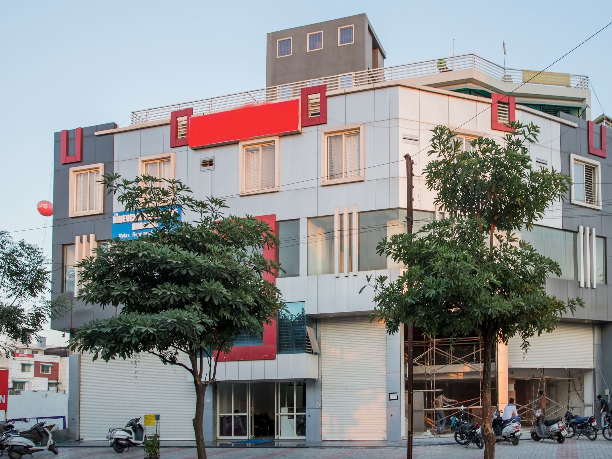 Fabhotel Prime Om Epic Vijay Nagar Индор Екстериор снимка