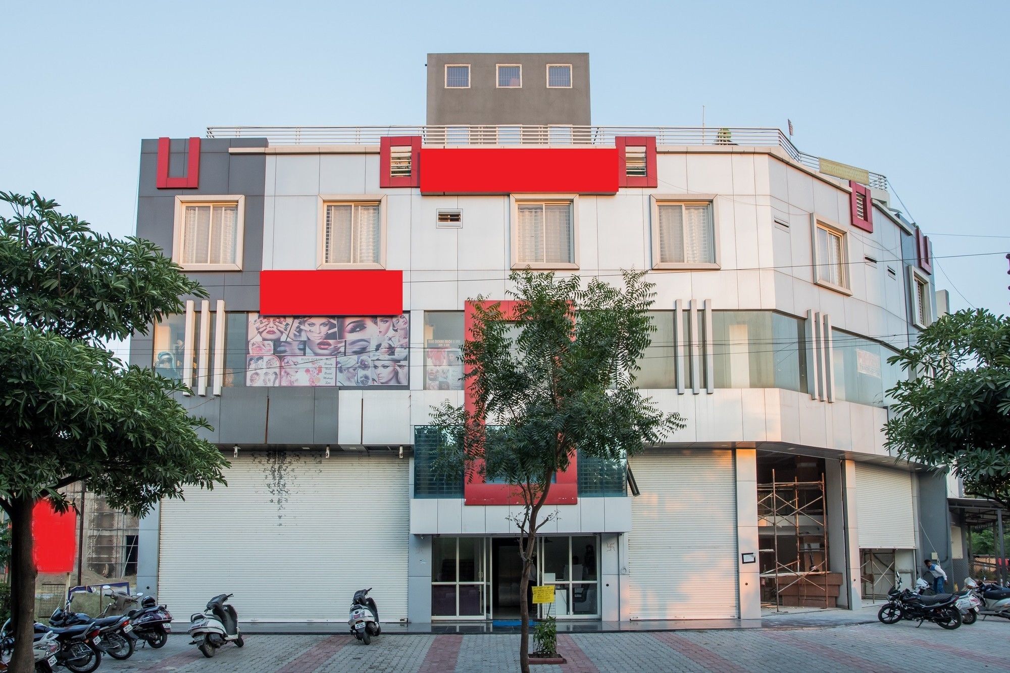 Fabhotel Prime Om Epic Vijay Nagar Индор Екстериор снимка